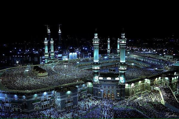 Why August Umrah Packages UK Are Expensive & How to Save Money