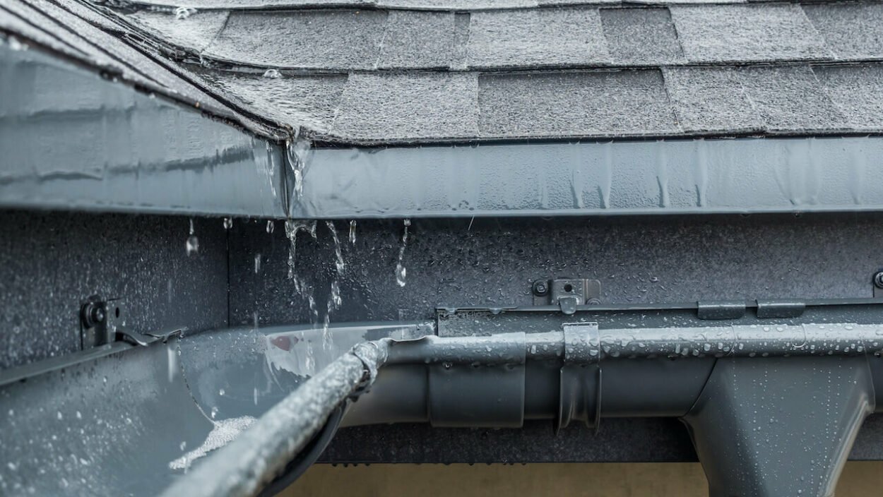 7 Warning Signs Your Roof Is About to Leak