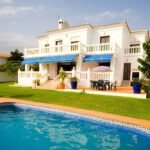 Luxury Villas for Big Groups in LA