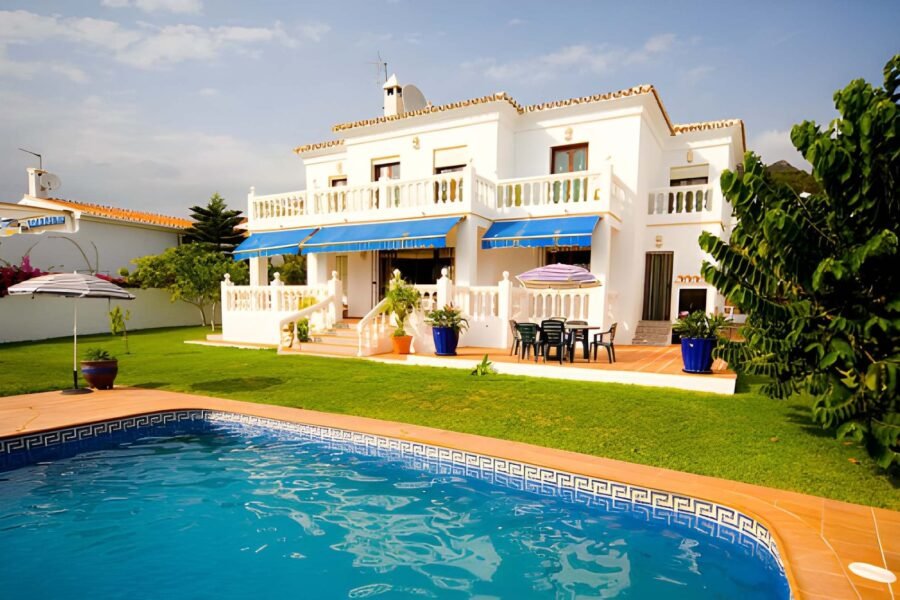 Luxury Villas for Big Groups in LA
