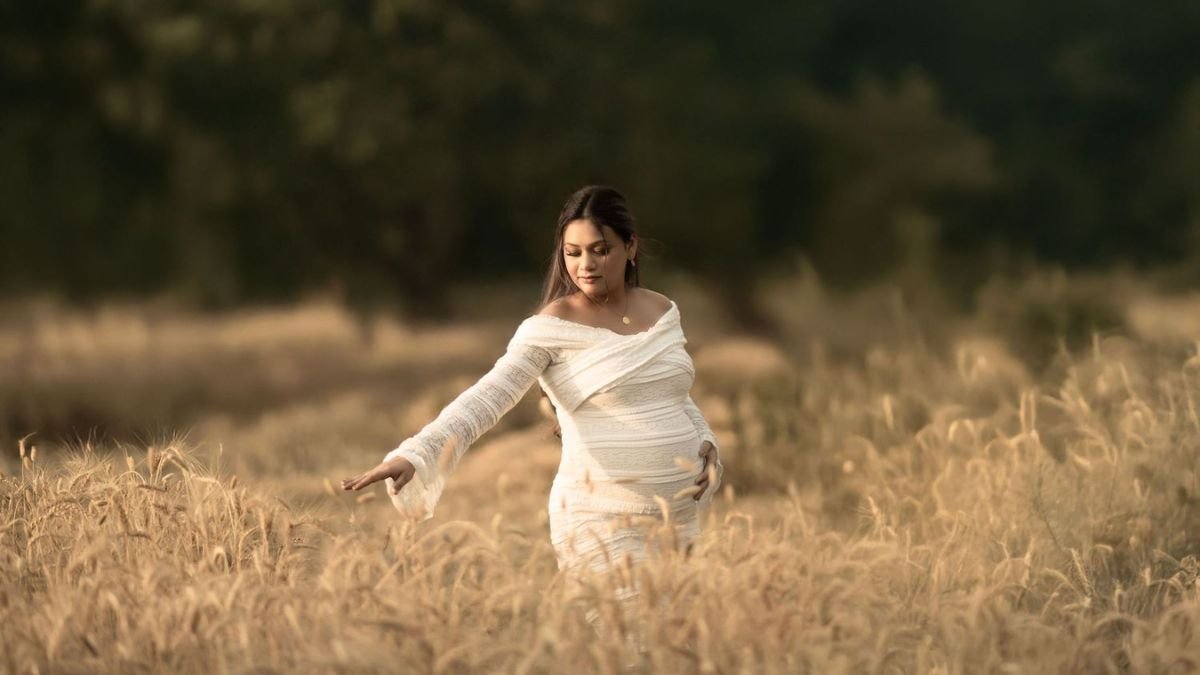 Outfit Ideas for Maternity Photoshoot in Bangalore