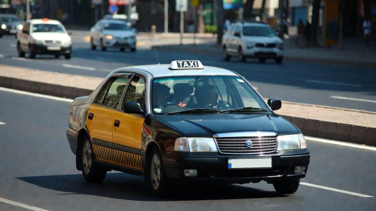 book private taxi for umrah