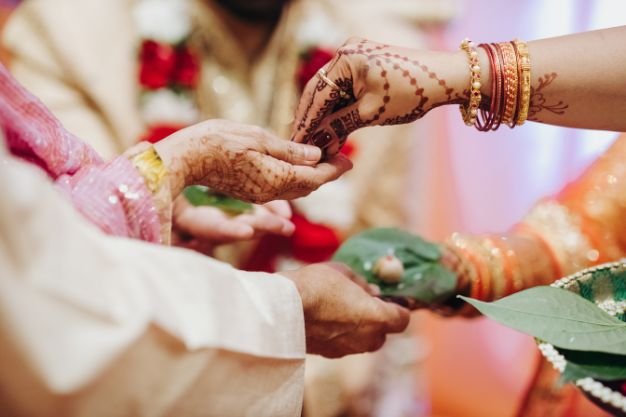 How to Choose the Right Marriage Bureau in South Delhi for Your Family