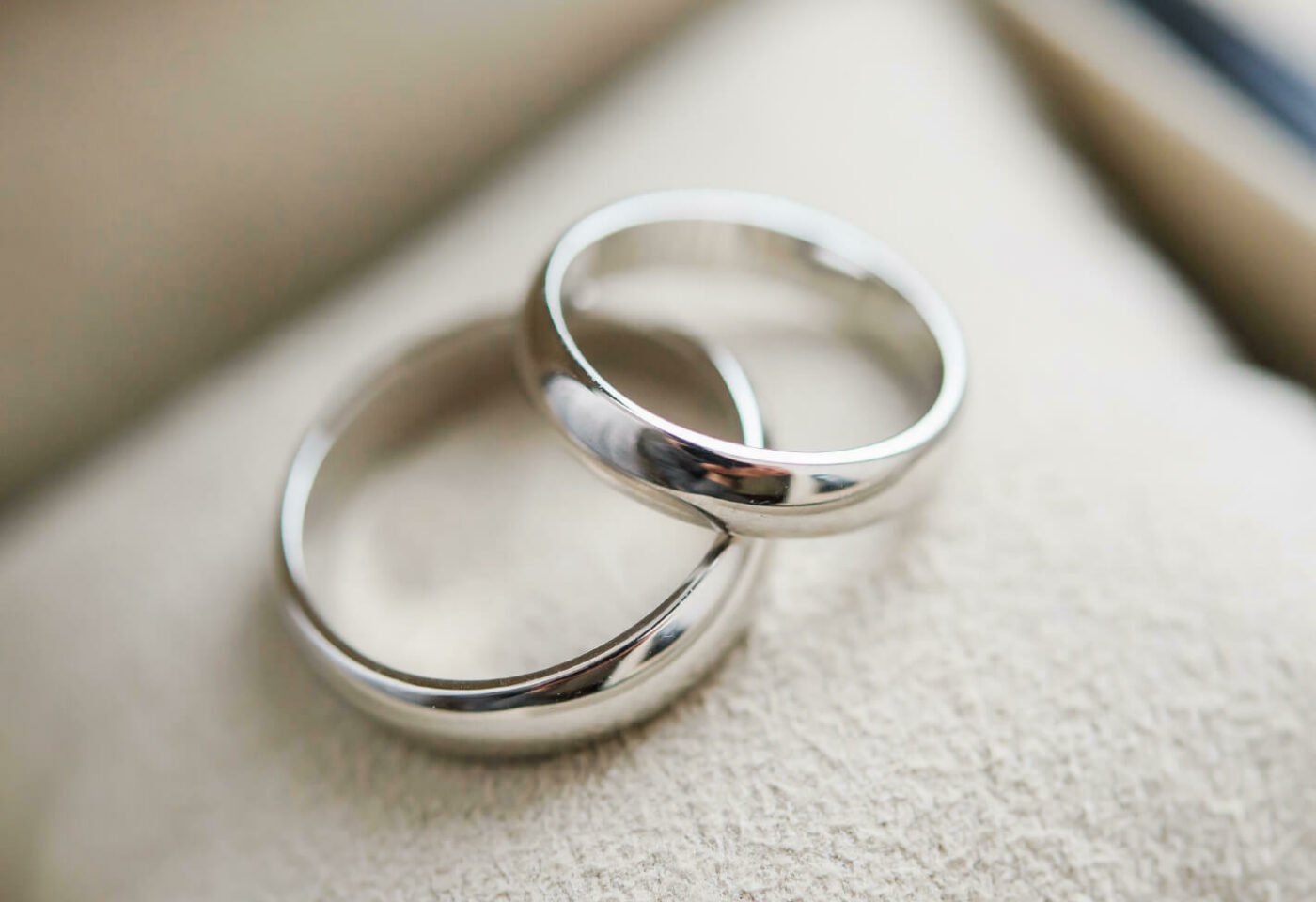 plain-wedding-bands