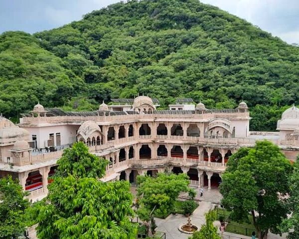 khole-ke-hanuman-ji-temple